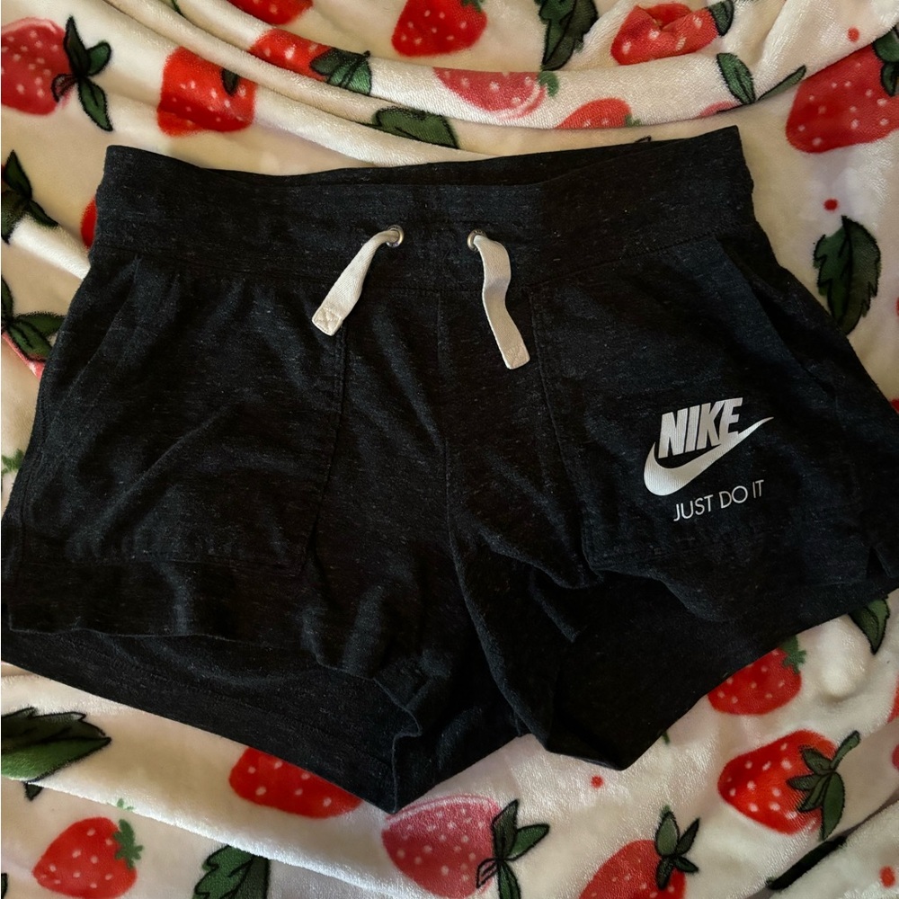 Nike drawstring pull shorts size small